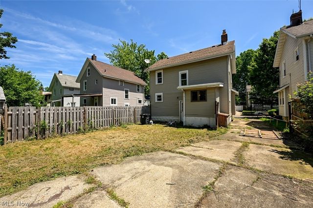 980 Neptune Avenue, Akron, OH 44301