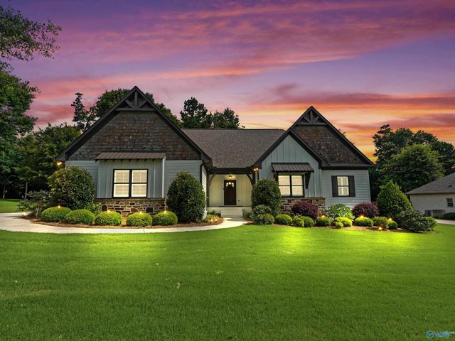 180 Greystone Pass, Guntersville, AL 35976