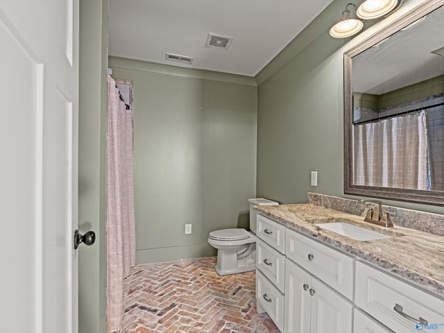 180 Greystone Pass, Guntersville, AL 35976