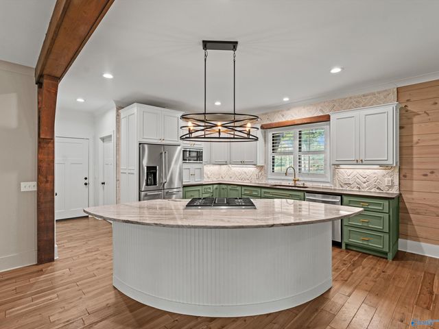 180 Greystone Pass, Guntersville, AL 35976