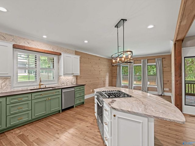 180 Greystone Pass, Guntersville, AL 35976