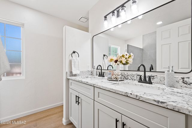 3032 N Palomino Park Loop, Tucson, AZ 85712