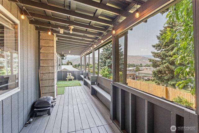 1598 Tedford Street SE, East Wenatchee, WA 98802