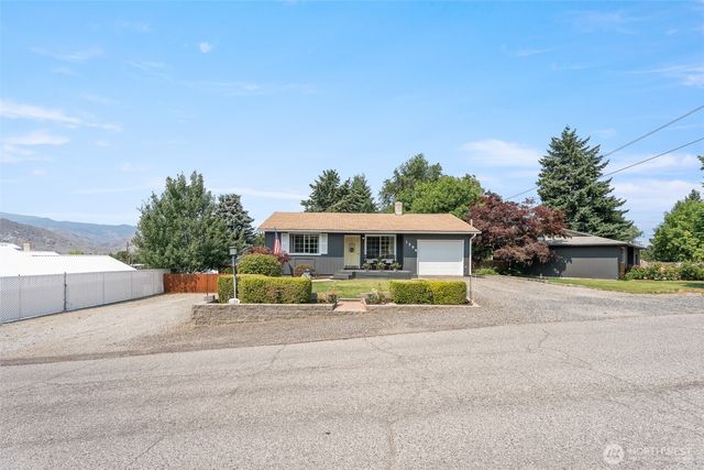 1598 Tedford Street SE, East Wenatchee, WA 98802