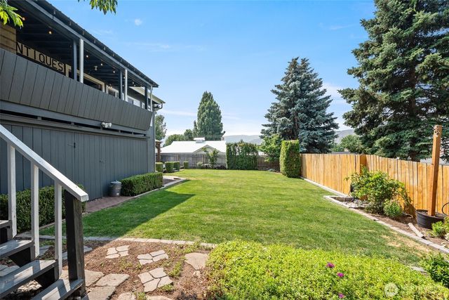 1598 Tedford Street SE, East Wenatchee, WA 98802