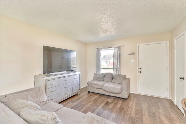 4712 Meadow Trail Drive, Dallas, TX 75236