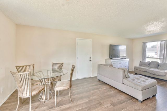 4712 Meadow Trail Drive, Dallas, TX 75236