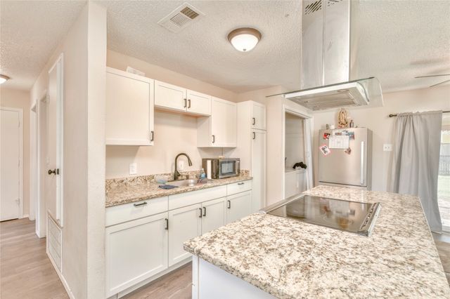 4712 Meadow Trail Drive, Dallas, TX 75236