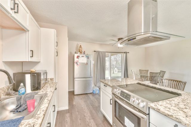 4712 Meadow Trail Drive, Dallas, TX 75236