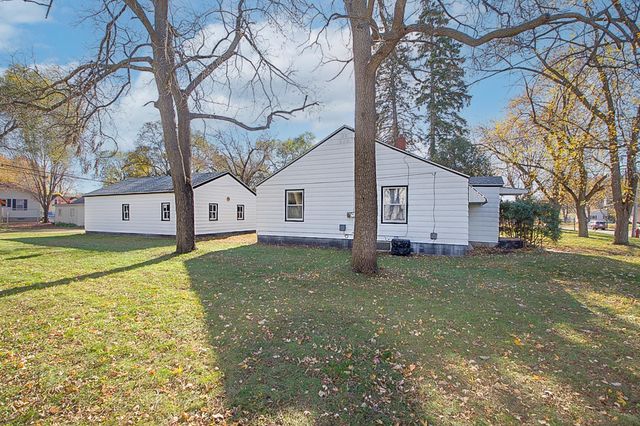 226 32nd Avenue N, Saint Cloud, MN 56303