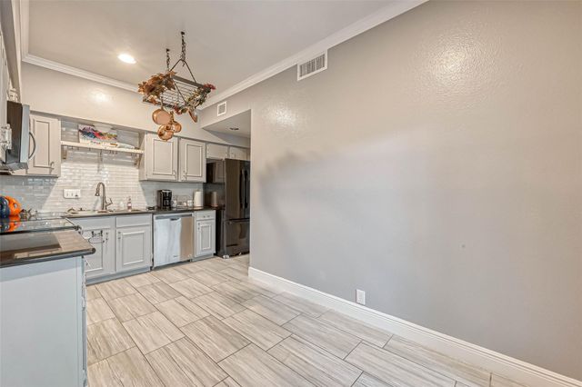 11733 Lakeside Place Drive, Houston, TX 77077