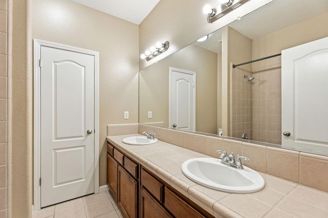 1929 N Harvard Avenue, Clovis, CA 93619