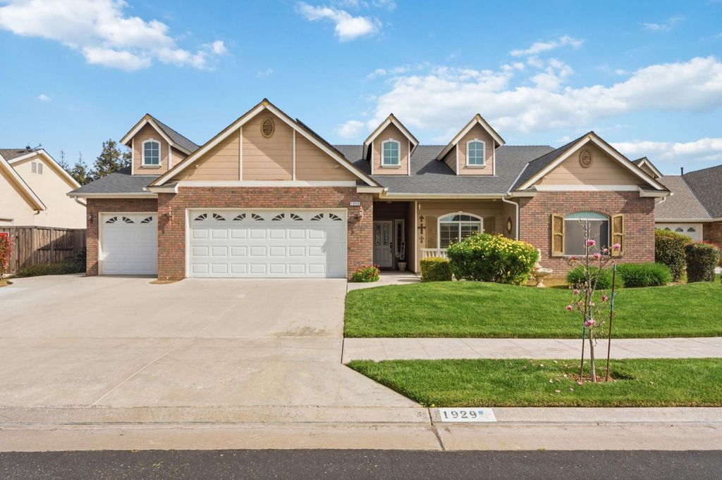 1929 N Harvard Avenue, Clovis, CA 93619