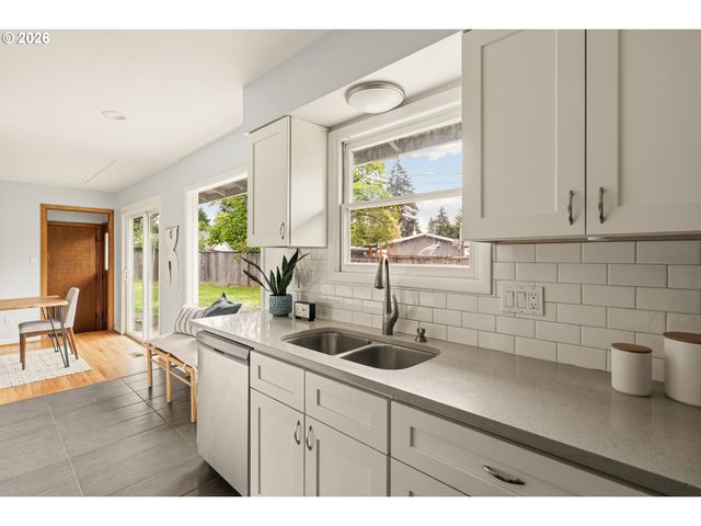 1100 Se 114TH Pl, Portland, OR 97216