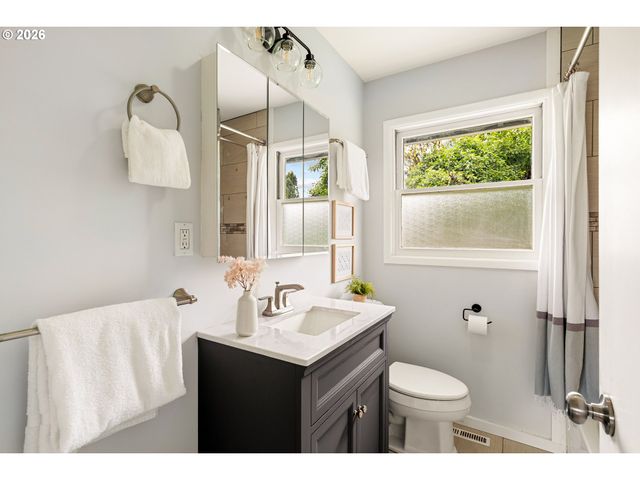 1100 Se 114TH Pl, Portland, OR 97216