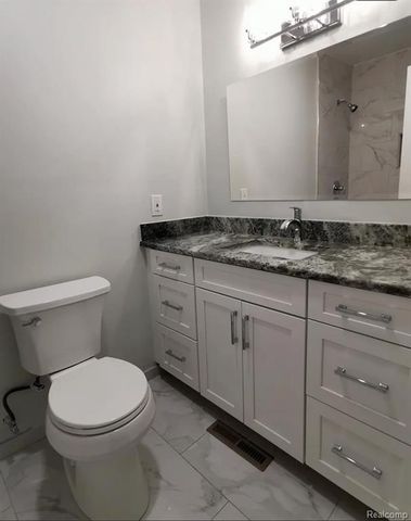 3840 Iris Drive, Waterford, MI 48329
