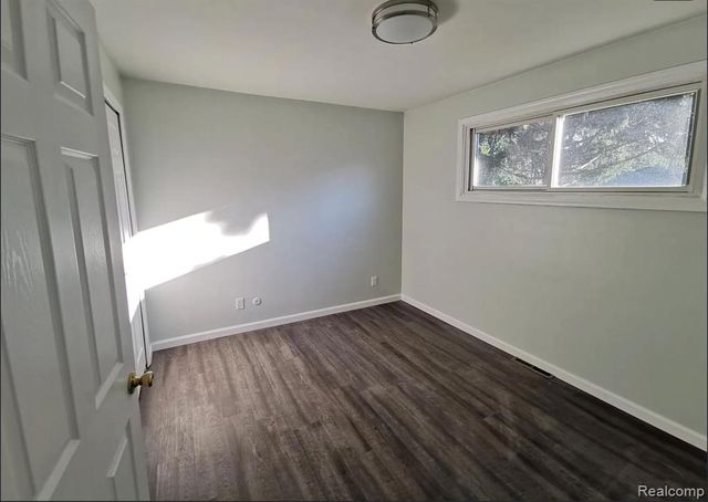 3840 Iris Drive, Waterford, MI 48329