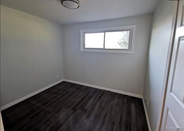 3840 Iris Drive, Waterford, MI 48329