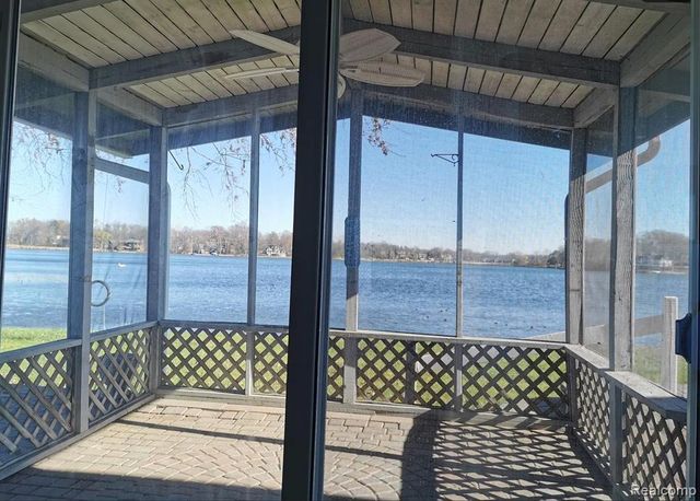 3840 Iris Drive, Waterford, MI 48329
