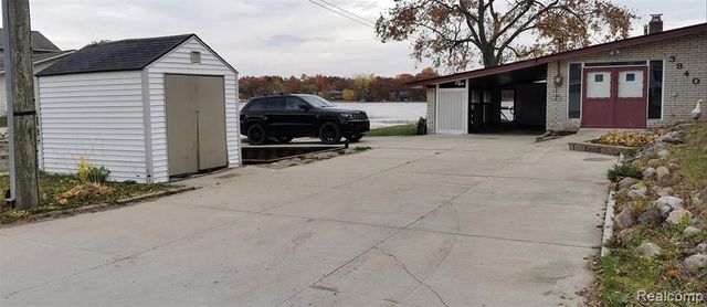 3840 Iris Drive, Waterford, MI 48329