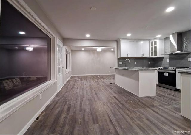 3840 Iris Drive, Waterford, MI 48329