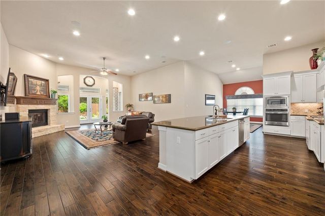 205 Lake Como DR, Lakeway, TX 78734