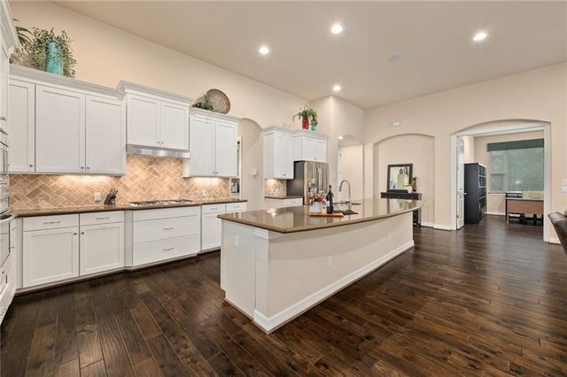 205 Lake Como DR, Lakeway, TX 78734