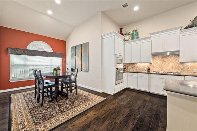 205 Lake Como DR, Lakeway, TX 78734