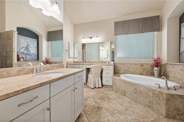 205 Lake Como DR, Lakeway, TX 78734