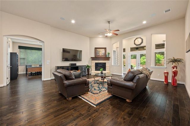 205 Lake Como DR, Lakeway, TX 78734