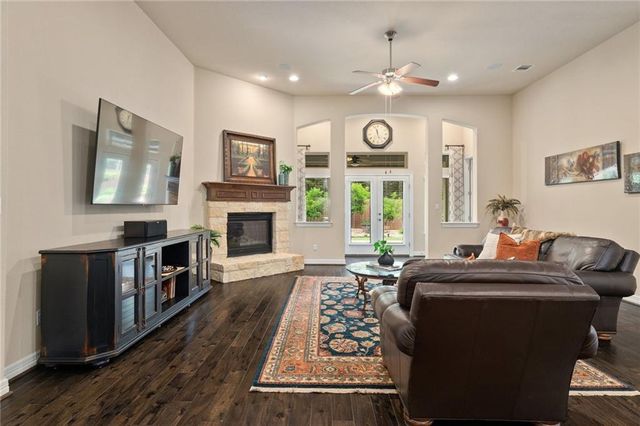 205 Lake Como DR, Lakeway, TX 78734