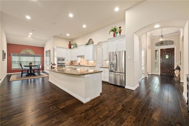 205 Lake Como DR, Lakeway, TX 78734