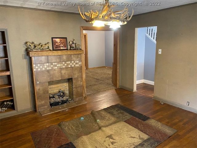 100 HOLLY Avenue, Logan, WV 25601