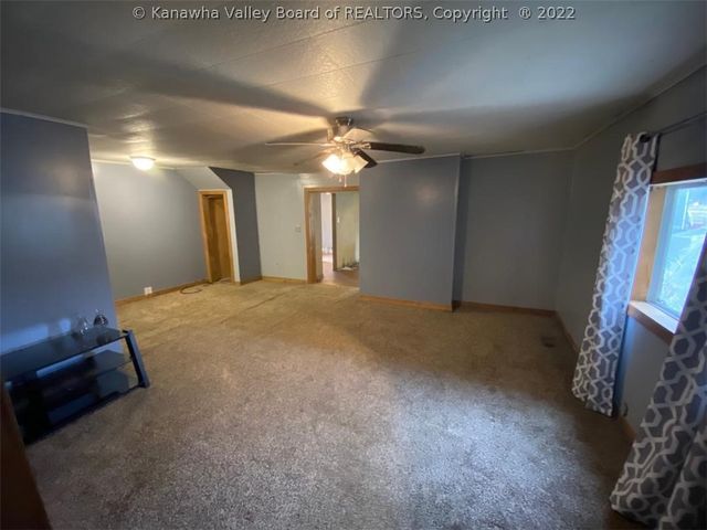 100 HOLLY Avenue, Logan, WV 25601