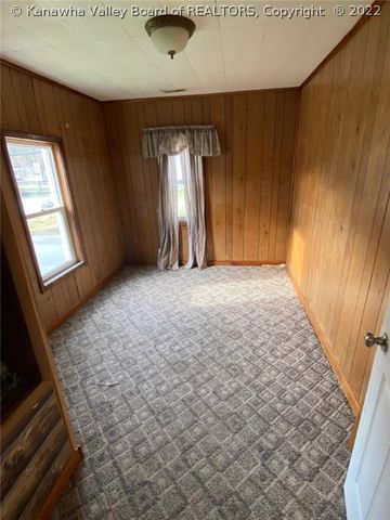 100 HOLLY Avenue, Logan, WV 25601