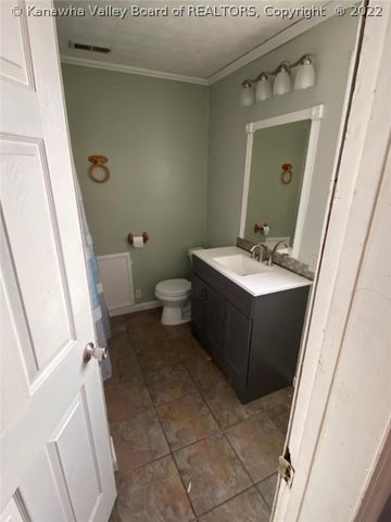 100 HOLLY Avenue, Logan, WV 25601