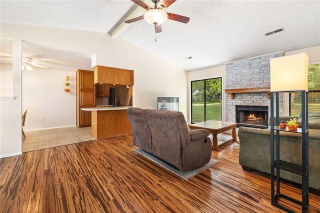 811 Maple Street, Prairie Grove, AR 72753