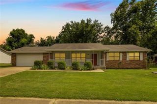 811 Maple Street, Prairie Grove, AR 72753