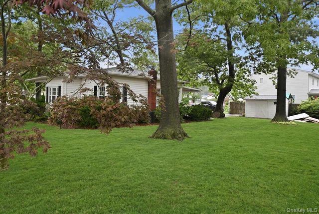 89 W 4th Street, Ronkonkoma, NY 11779