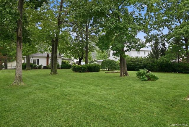 89 W 4th Street, Ronkonkoma, NY 11779