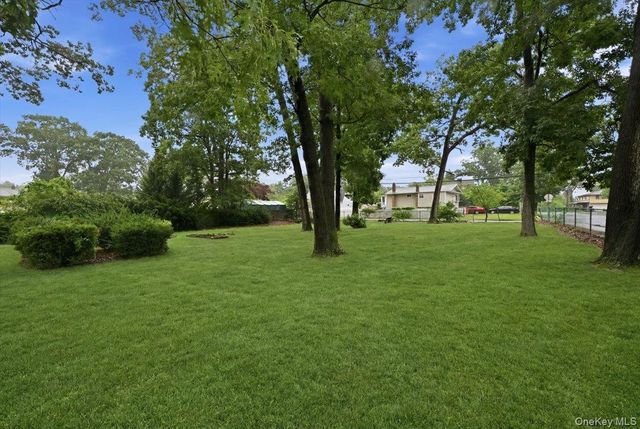 89 W 4th Street, Ronkonkoma, NY 11779