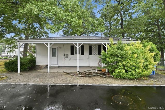 89 W 4th Street, Ronkonkoma, NY 11779