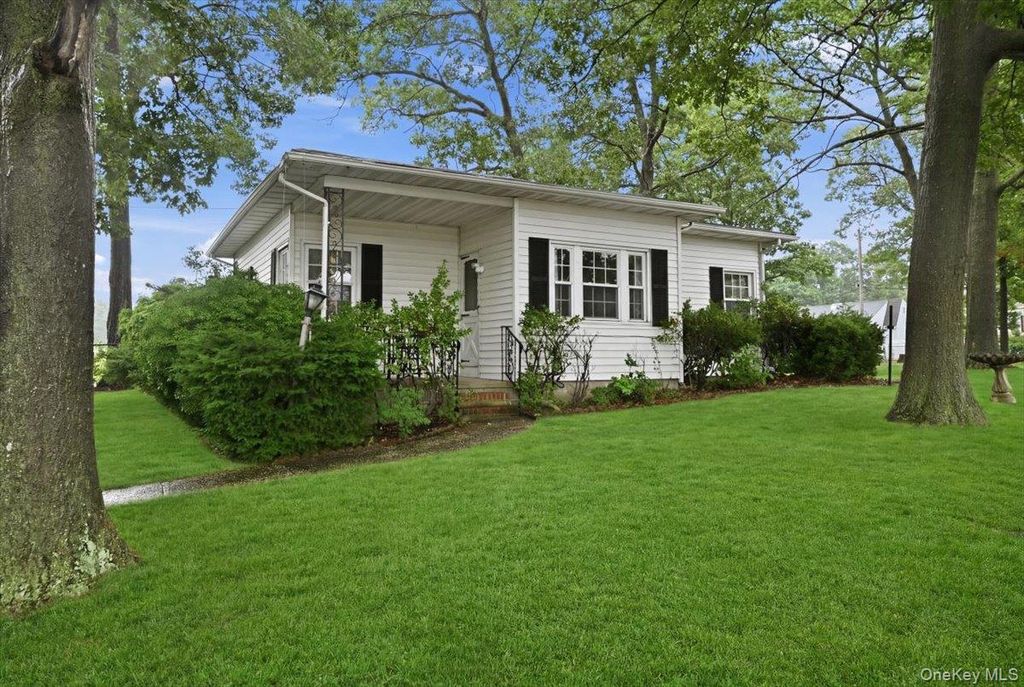 89 W 4th Street, Ronkonkoma, NY 11779