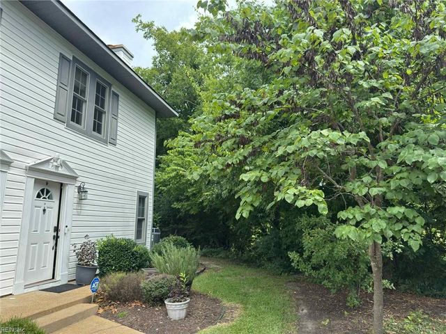 110 Seaside LN, Virginia Beach, VA 23462