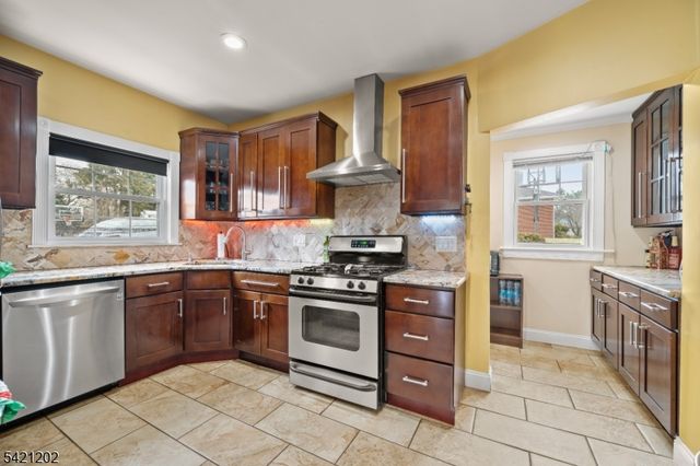 389 Colfax Ave, Clifton City, NJ 07013