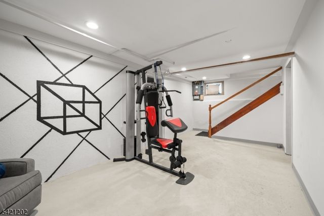 389 Colfax Ave, Clifton City, NJ 07013