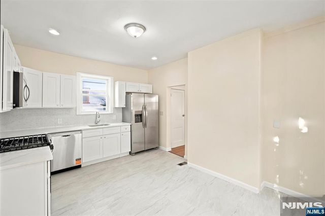 359-361 18th Street, Newark, NJ 07103