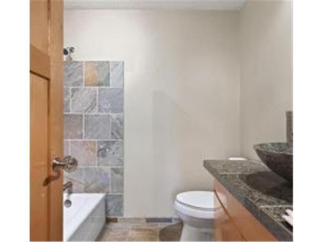 4008 Pennsylvania Avenue, Eagan, MN 55123