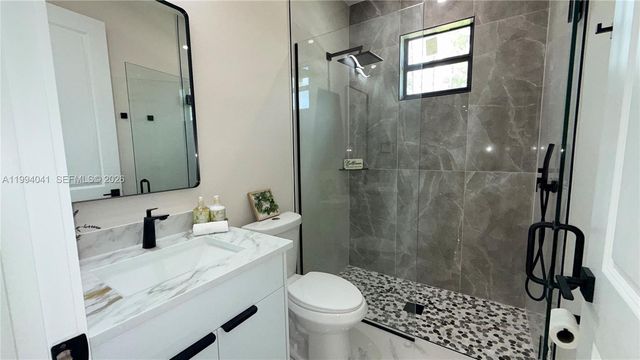 2102 E 13th St, Lehigh Acres, FL 33972