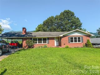32 Tate Street, Waynesville, NC 28786